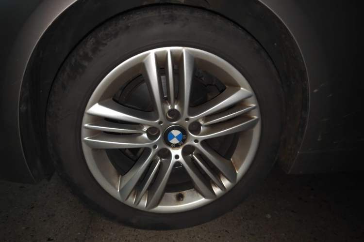 Used BMW 3 Series 2017 320Li Fashion Model Right Front Wheel Hub