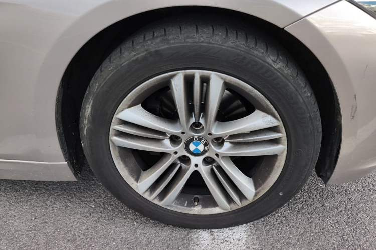 Used BMW 3 Series 2017 320Li Fashion Model Right Front Wheel Hub
