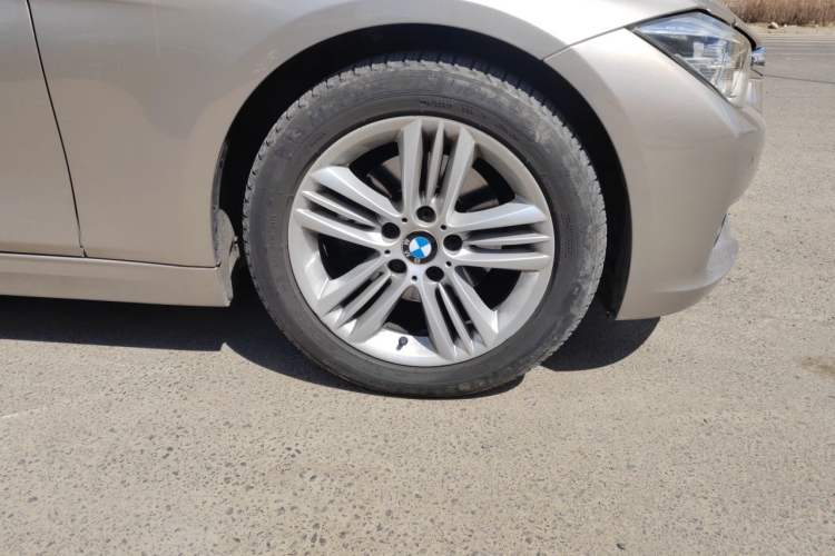 Used BMW 3 Series 2017 320Li Fashion Model Right Front Wheel Hub