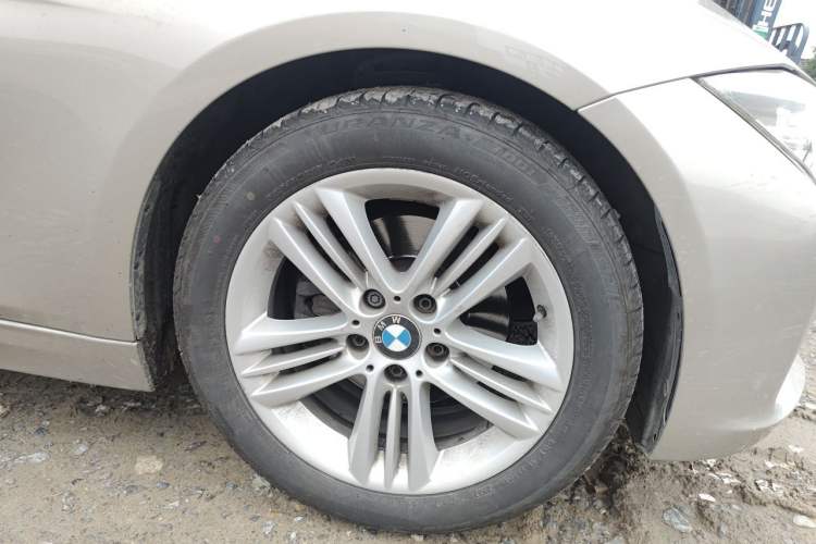 Used BMW 3 Series 2017 320Li Fashion Model Right Front Wheel Hub