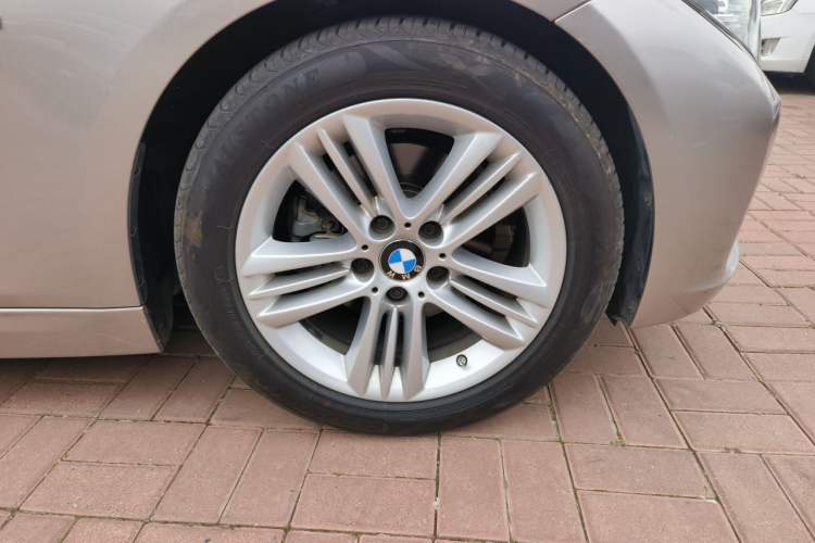 Used BMW 3 Series 2017 320Li Fashion Model Right Front Wheel Hub
