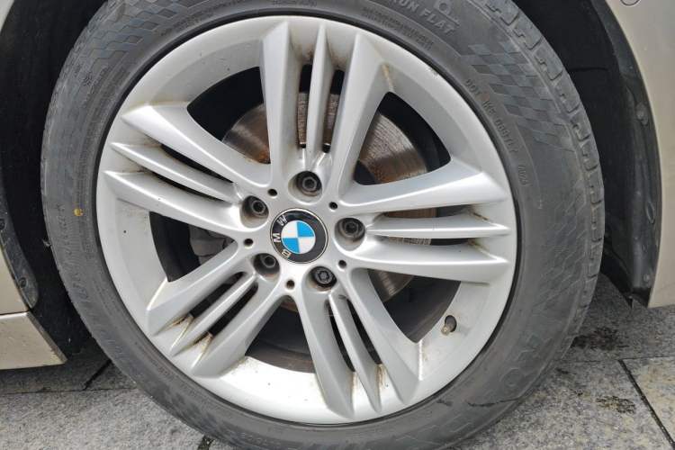 Used BMW 3 Series 2017 320Li Fashion Model Right Front Wheel Hub
