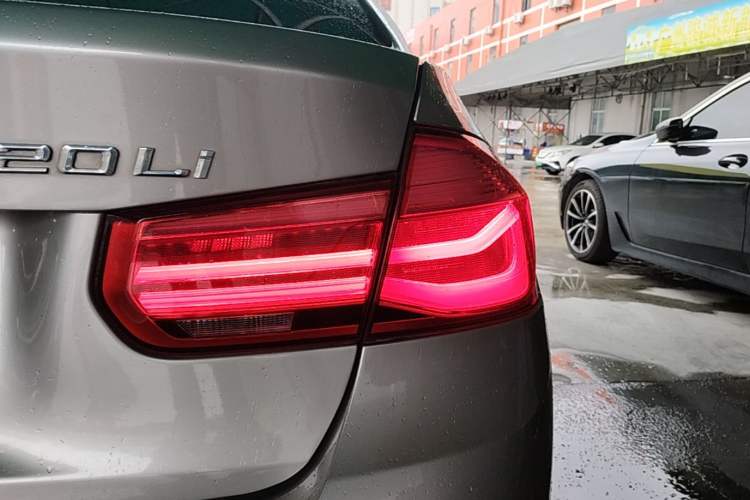 Used BMW 3 Series 2017 320Li Fashion Model Right Rear Taillight