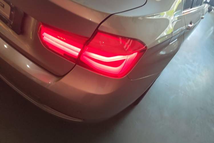 Used BMW 3 Series 2017 320Li Fashion Model Right Rear Taillight