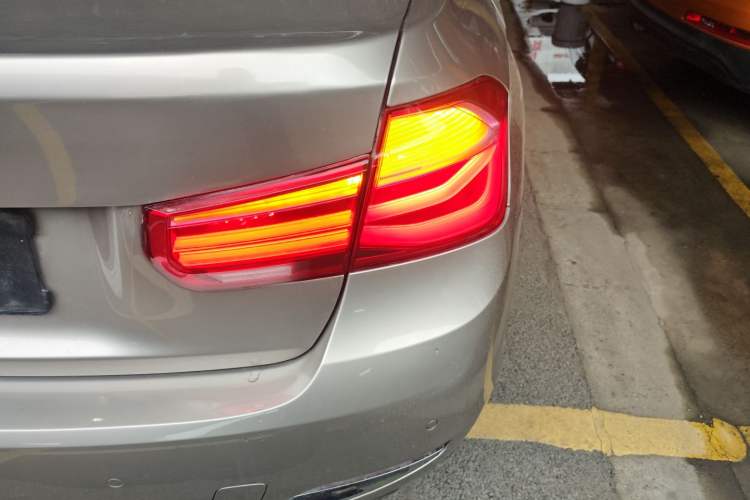 Used BMW 3 Series 2017 320Li Fashion Model Right Rear Taillight
