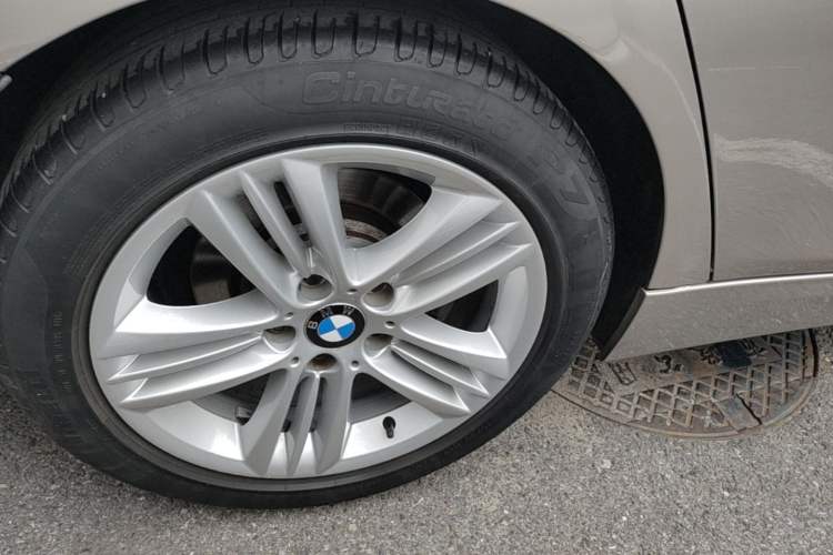 Used BMW 3 Series 2017 320Li Fashion Model Right Rear Wheel Hub