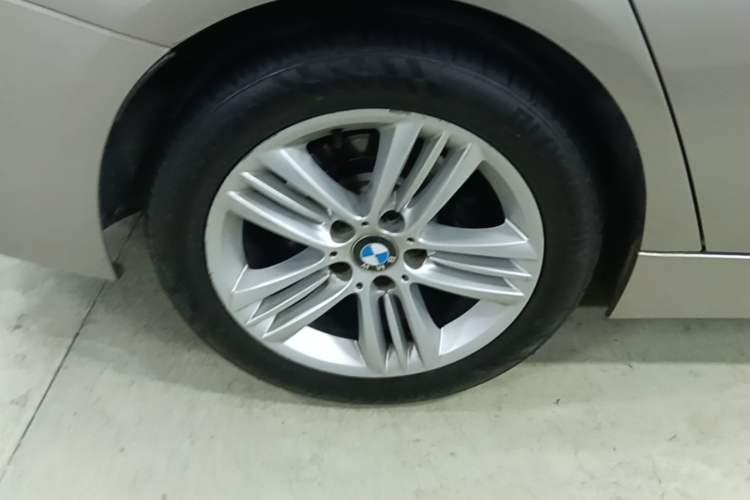 Used BMW 3 Series 2017 320Li Fashion Model Right Rear Wheel Hub