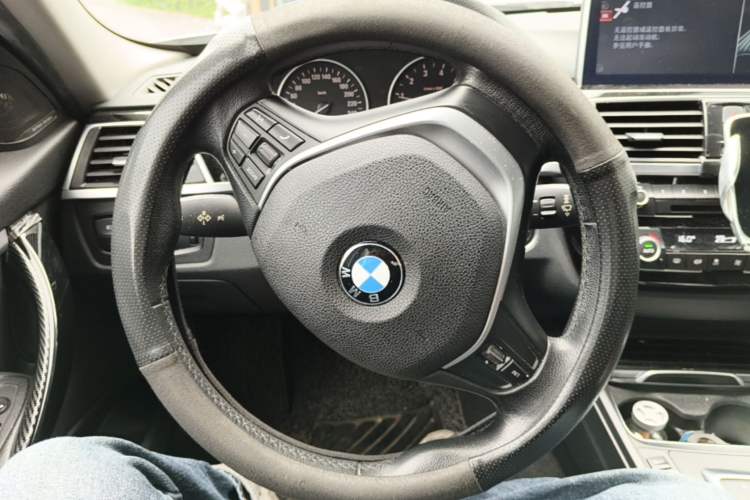 Used BMW 3 Series 2017 318i Fashion Model Steering Wheel