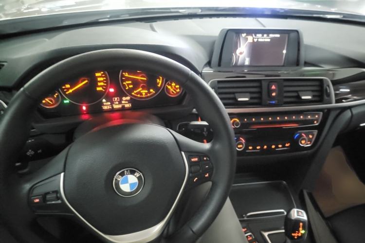 Used BMW 3 Series 2017 320Li Fashion Model Steering Wheel