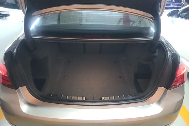 Used BMW 3 Series 2017 320Li Fashion Model Trunk