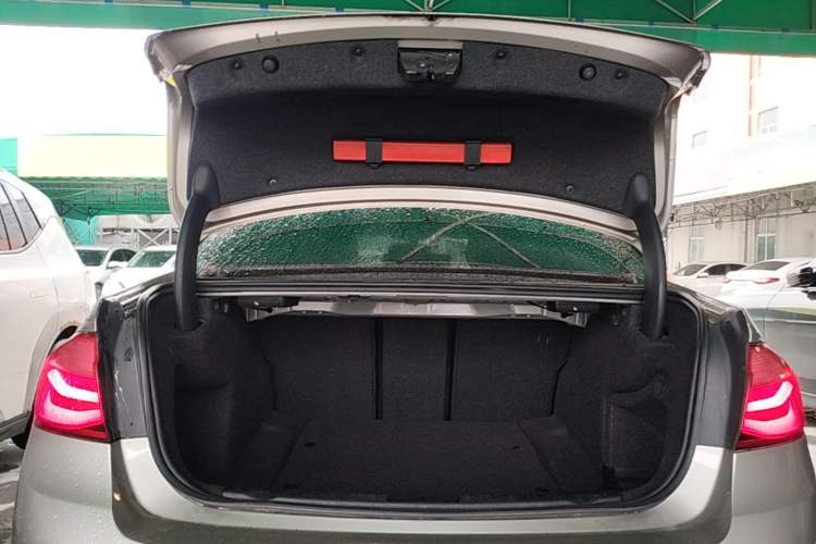 Used BMW 3 Series 2017 320Li Fashion Model Trunk