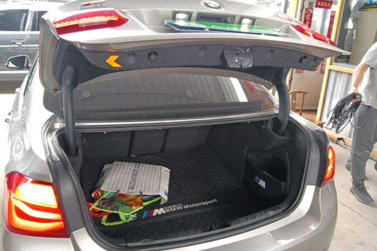 Used BMW 3 Series 2017 320Li Fashion Model Trunk