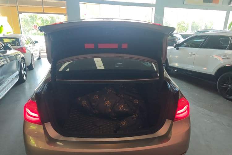 Used BMW 3 Series 2017 320Li Fashion Model Trunk