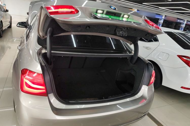 Used BMW 3 Series 2017 320Li Fashion Model Trunk