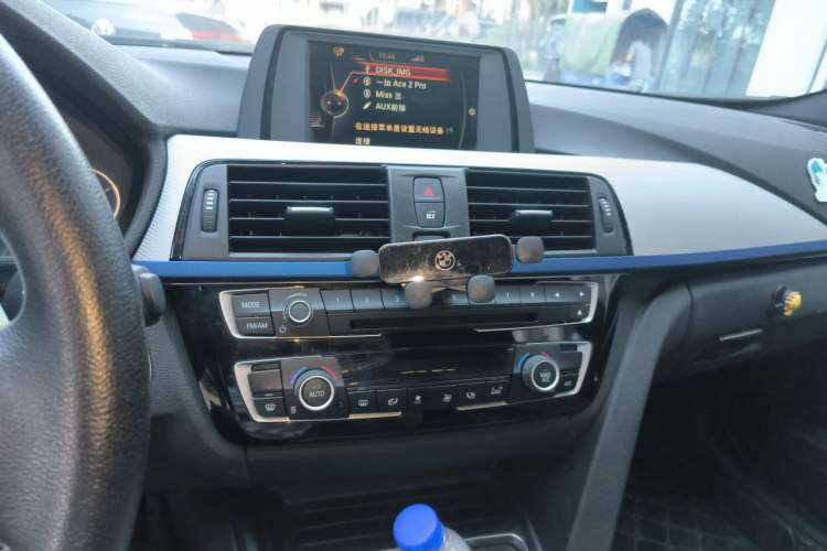Used BMW 3 Series 2017 320i M Sport Audio And AC Panel