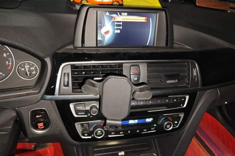Used BMW 3 Series 2017 320Li Fashion Model Audio And AC Panel
