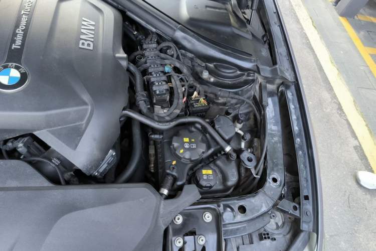 Used BMW 3 Series 2017 320i M Sport Engine Bay Left
