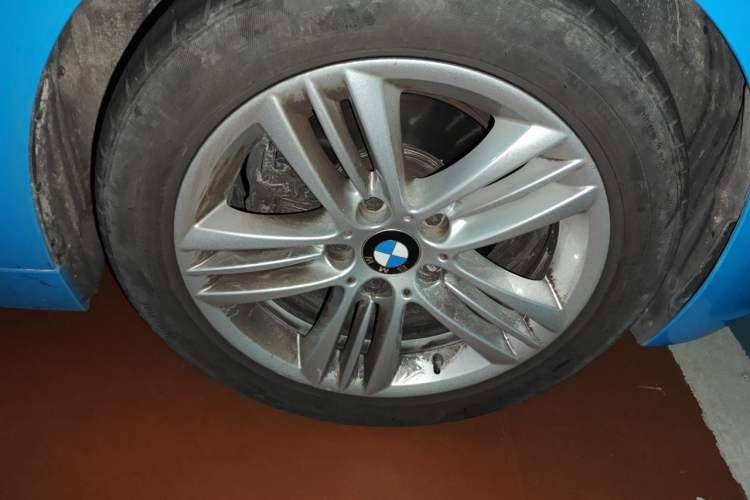Used BMW 3 Series 2017 320Li Fashion Model Right Front Wheel Hub