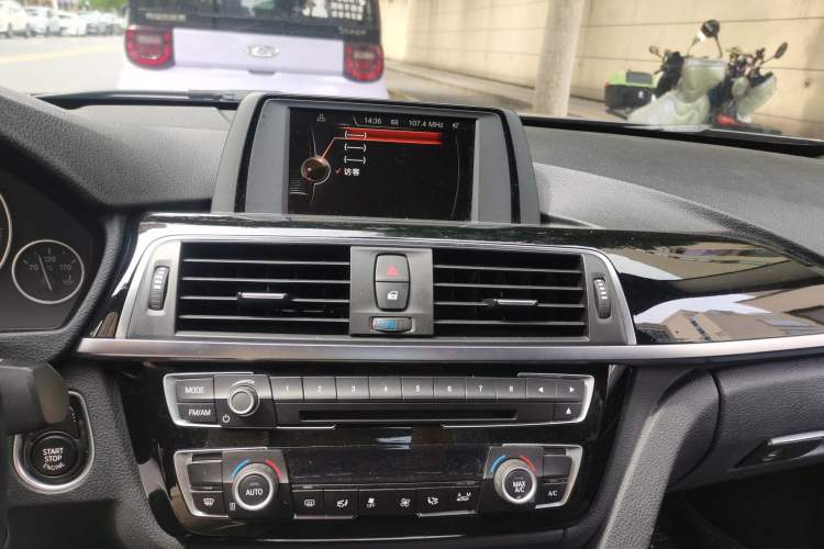 Used BMW 3 Series 2017 320Li Fashion Model Audio And AC Panel