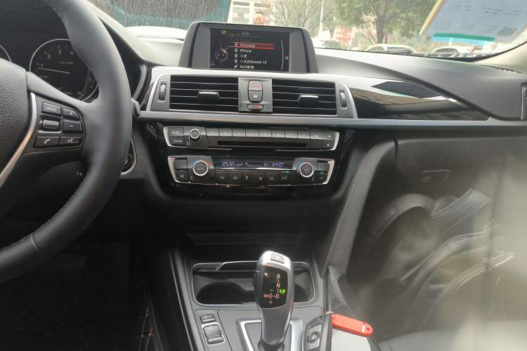 Used BMW 3 Series 2017 320Li Fashion Model Audio And AC Panel
