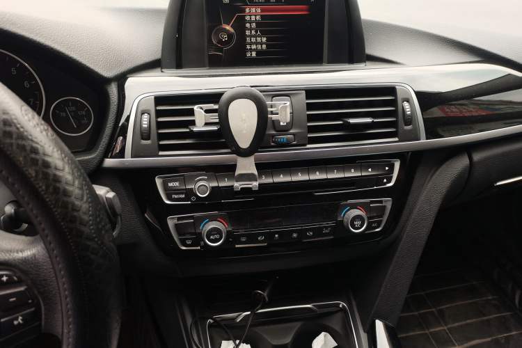 Used BMW 3 Series 2017 318Li Fashion Model Audio And AC Panel