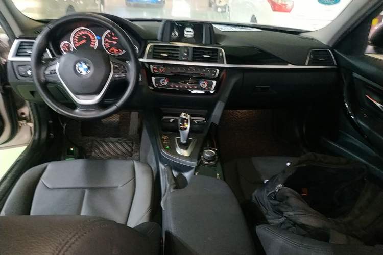 Used BMW 3 Series 2017 320Li Fashion Model Audio And AC Panel