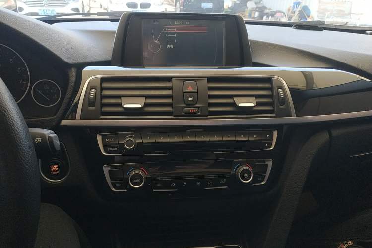 Used BMW 3 Series 2017 320Li Fashion Model Audio And AC Panel