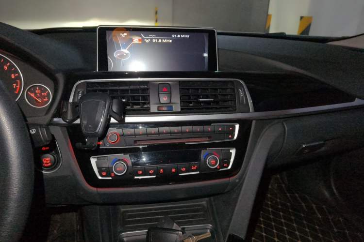 Used BMW 3 Series 2017 320Li Fashion Model Audio And AC Panel