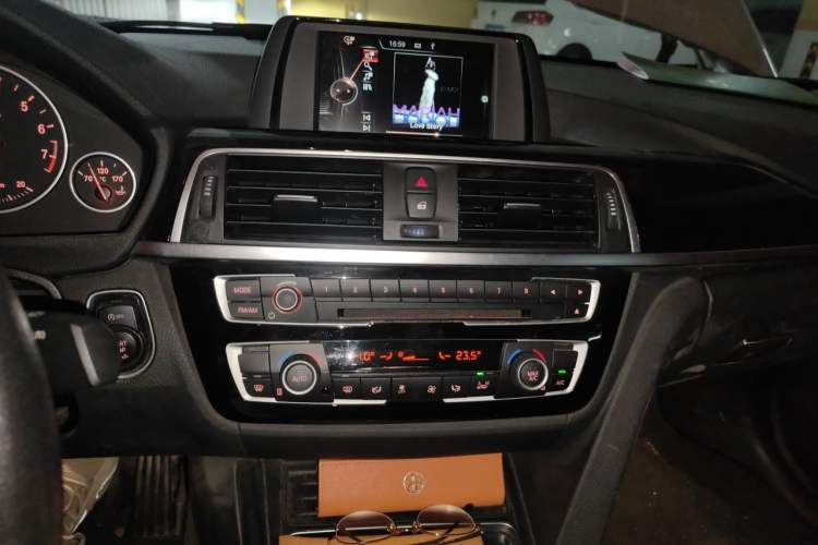 Used BMW 3 Series 2017 320Li Fashion Model Audio And AC Panel