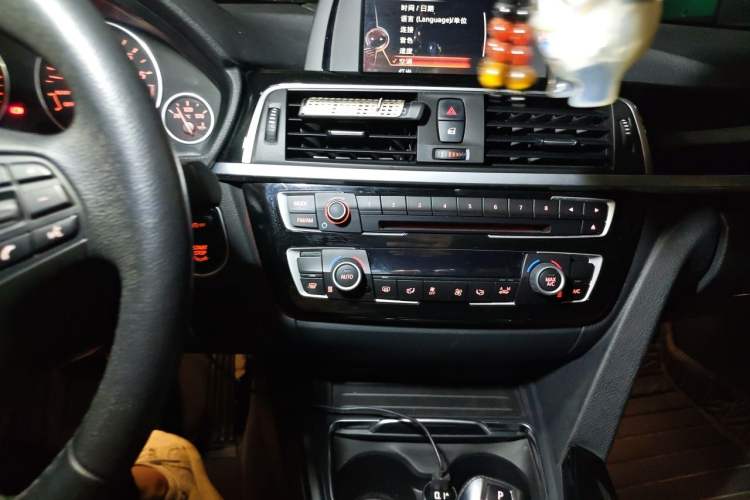Used BMW 3 Series 2017 320Li Fashion Model Audio And AC Panel