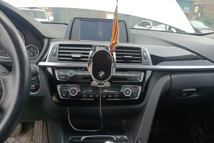 Used BMW 3 Series 2017 318Li Fashion Model Audio And AC Panel