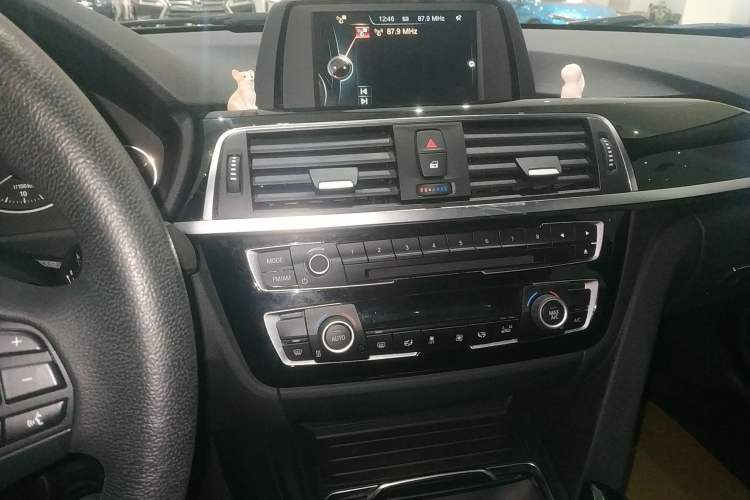 Used BMW 3 Series 2017 320Li Fashion Model Audio And AC Panel