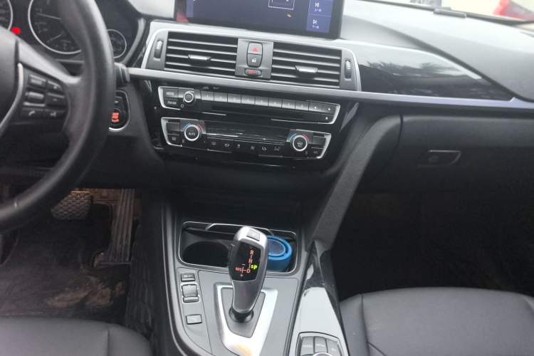 Used BMW 3 Series 2017 320Li Fashion Model Audio And AC Panel