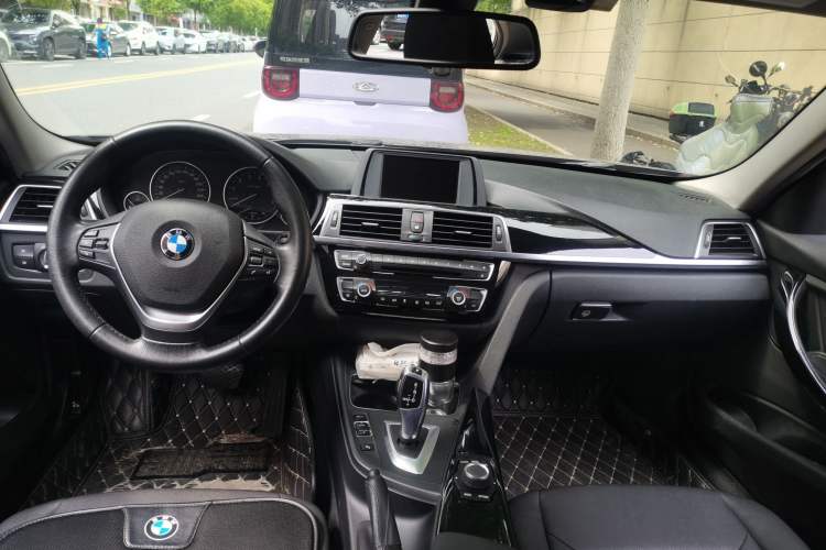 Used BMW 3 Series 2017 320Li Fashion Model Center Console