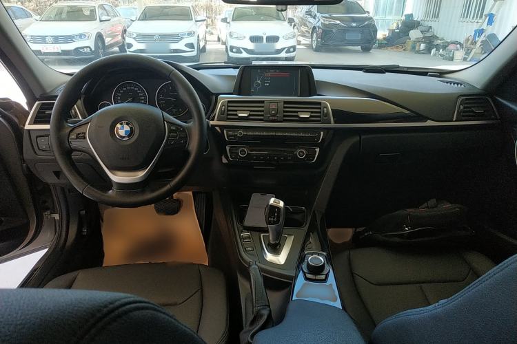 Used BMW 3 Series 2017 320Li Fashion Model Center Console