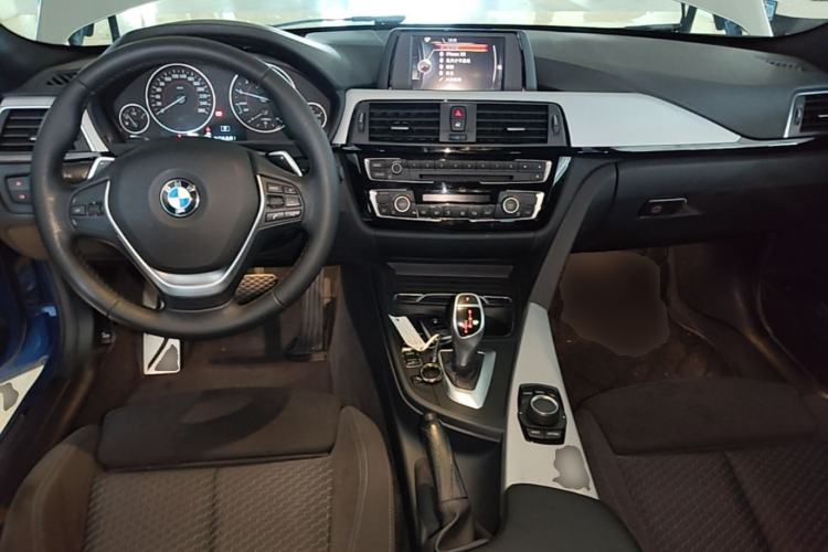 Used BMW 3 Series 2017 320i M Sport Center Console