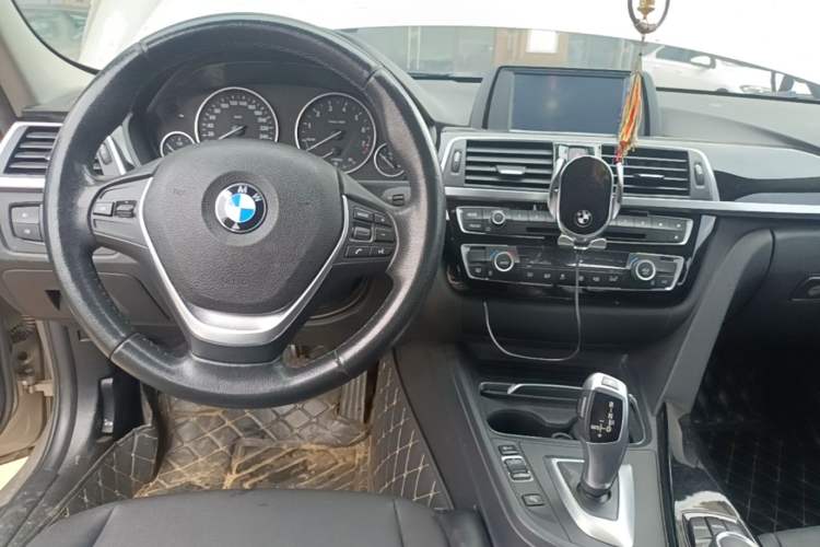 Used BMW 3 Series 2017 318Li Fashion Model Center Console
