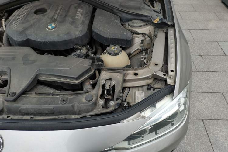 Used BMW 3 Series 2017 318Li Fashion Model Engine Bay Left