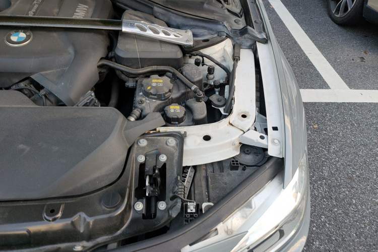 Used BMW 3 Series 2017 320i M Sport Engine Bay Left