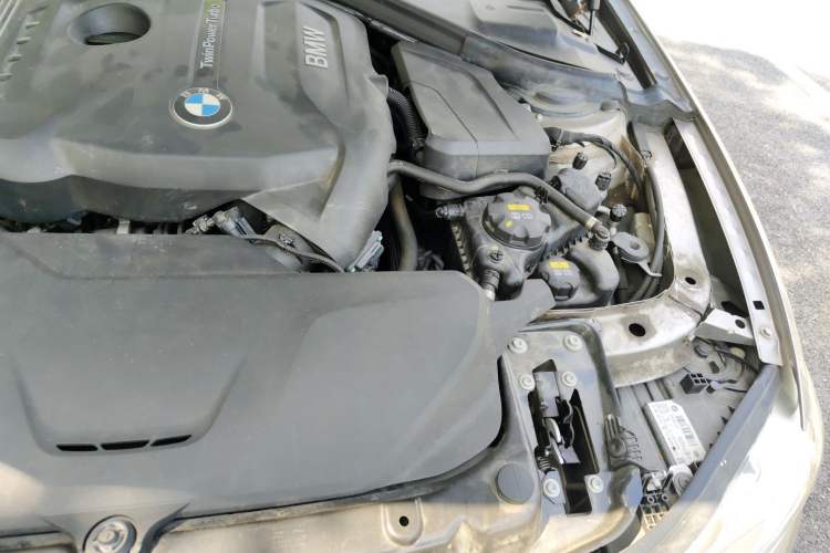 Used BMW 3 Series 2017 320Li Fashion Model Engine Bay Left