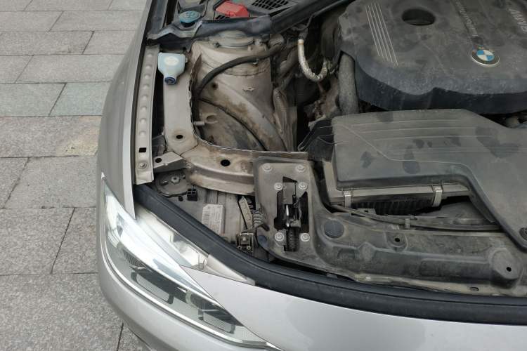 Used BMW 3 Series 2017 318Li Fashion Model Engine Bay Right