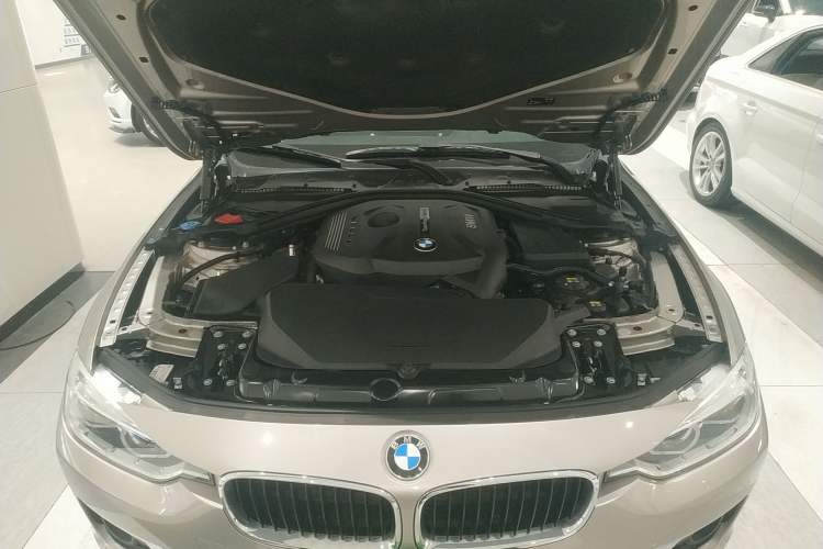 Used BMW 3 Series 2017 320Li Fashion Model Engine Bay