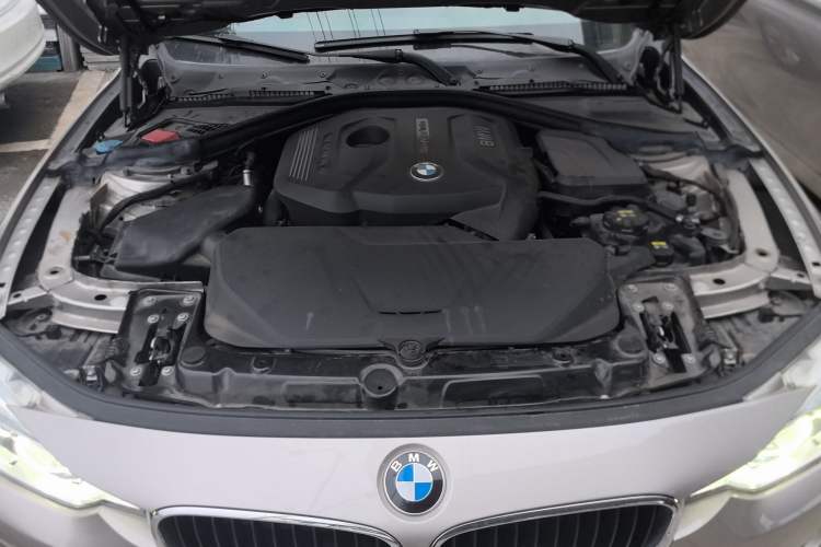 Used BMW 3 Series 2017 320Li Fashion Model Engine Bay
