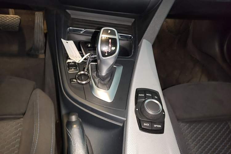 Used BMW 3 Series 2017 320i M Sport Gear Lever