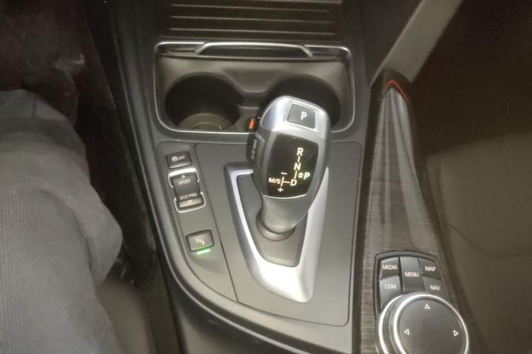 Used BMW 3 Series 2017 320Li Luxury Design Package Gear Lever
