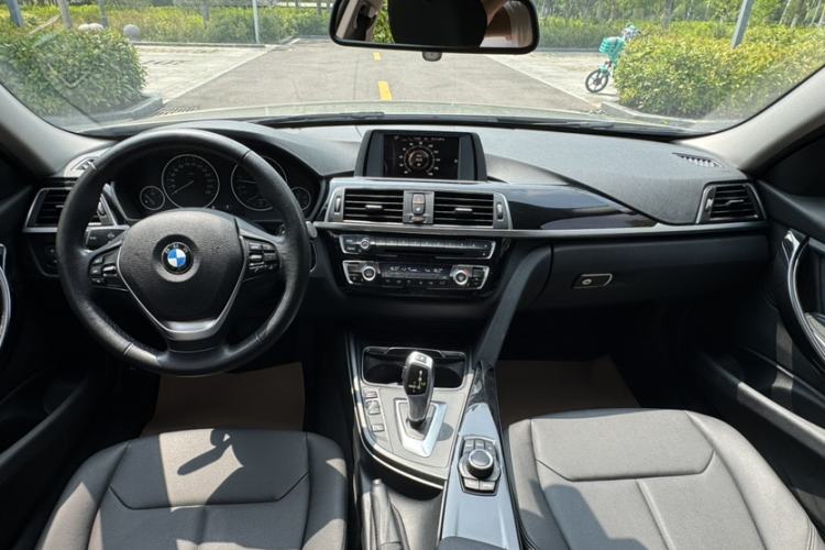Used BMW 3 Series 2017 320Li Fashion Model Interior 2
