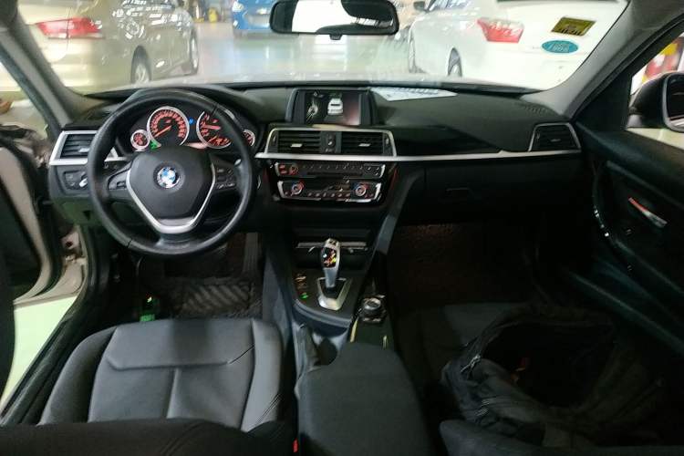 Used BMW 3 Series 2017 320Li Fashion Model Interior 2