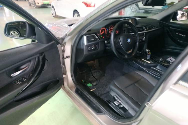 Used BMW 3 Series 2017 320Li Fashion Model Interior 3
