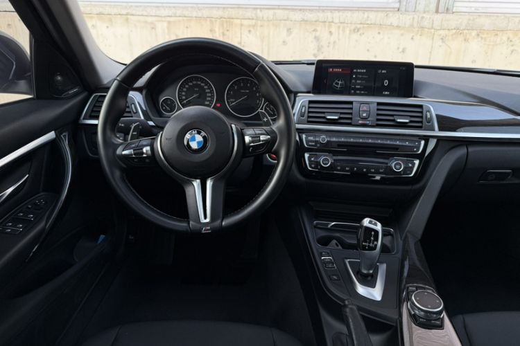 Used BMW 3 Series 2017 320Li Luxury Design Package Interior 4