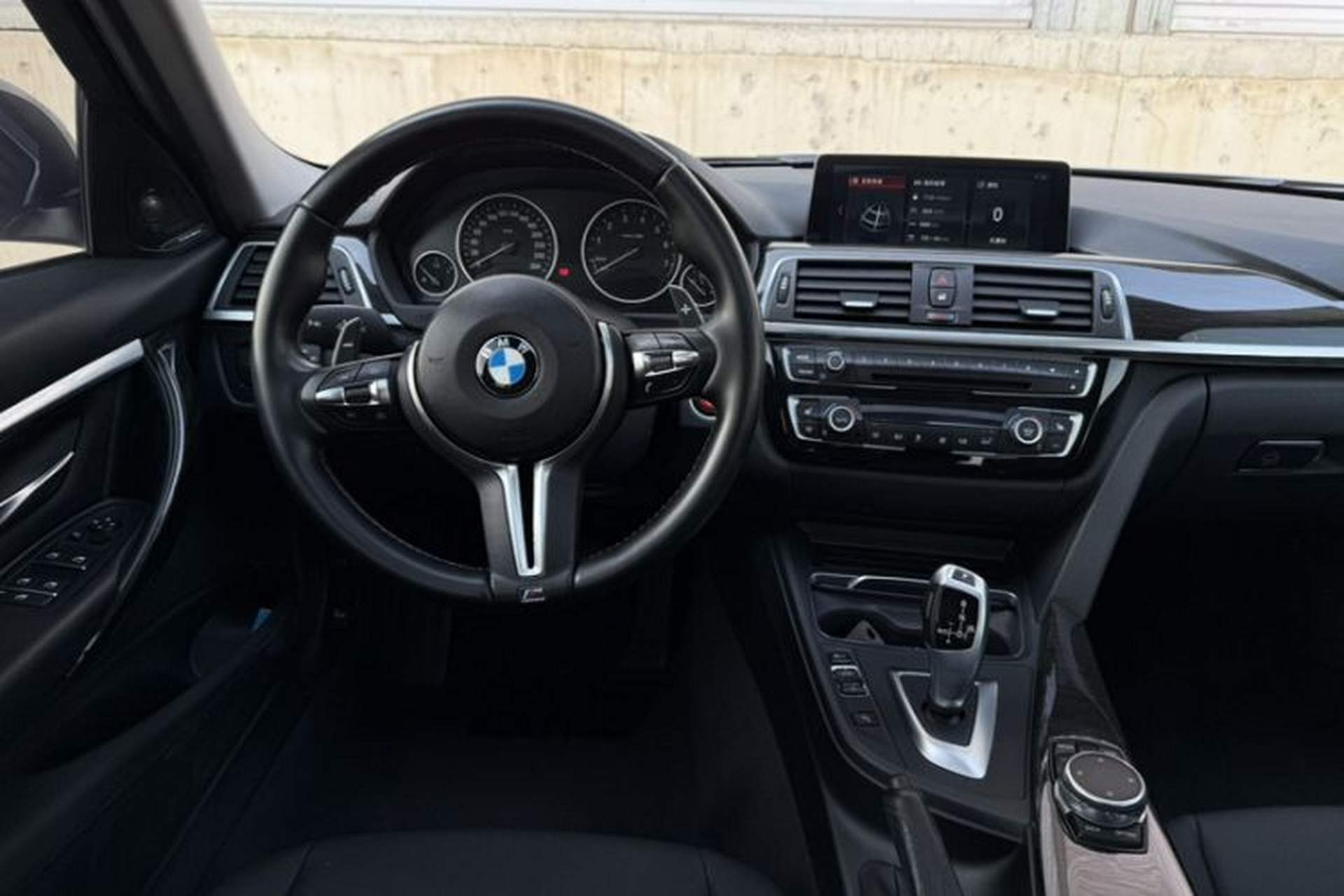 Used BMW 3 Series 2017 320Li Luxury Design Package Interior 4